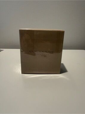 Burberry For Women Beige Packaging